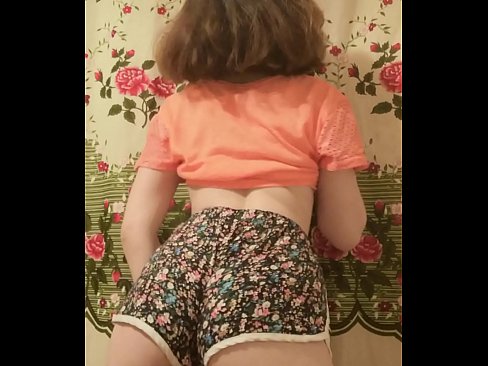 ❤️ Tânără sexy care se dezbracă de pantaloni scurți în fața camerei de filmat at us ro.high-pass.ru ❌