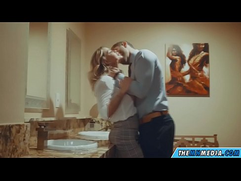 ❤️ Când o blondă cu sânii mari te seduce într-o toaletă publică at us ro.high-pass.ru ❌